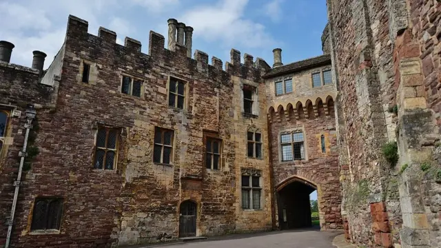 Внутренний двор замка Беркли