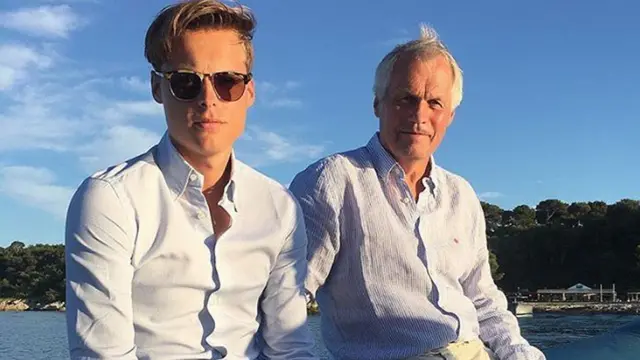 Gustav Witzoe servetinin bir kısmını kendisine devreden aynı ismi taşıdığı babası ile birlikte.