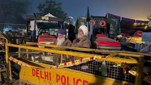 पाहारा देणारे शेतकरी