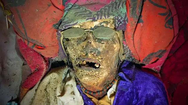 Restos de un anciano en la comunidad toraja