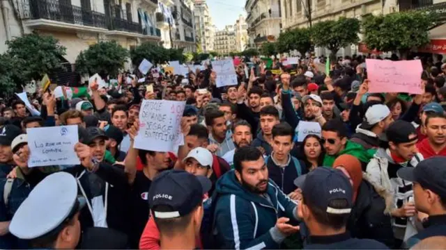 La mobilisation ne faiblit pas parmi la jeunesse.