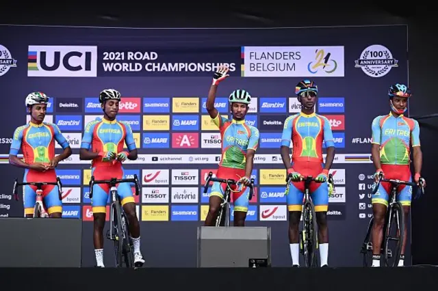 ንኤርትራ ብምውካል ኣብ ቻምፕዮን ዓለም ዝተሳተፉ ኤርትራውያን ተቐዳደምቲ ካብ ጸጋም ንየማን [ናትነኤል ተስፋጽዮን፡ ሄኖክ ሙሉብርሃን፡ ፔጥሮስ መንግስ፡ ቢንያም ግርማይን ኤፍሬም ገብረሂወትን]