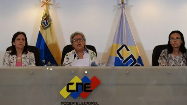 Tibisay Lucena en conferencia de prensa