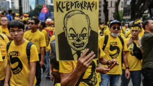 দুর্নীতির অভিযোগের কারণে গত বছর নির্বাচনে হারেন মি নাজিব