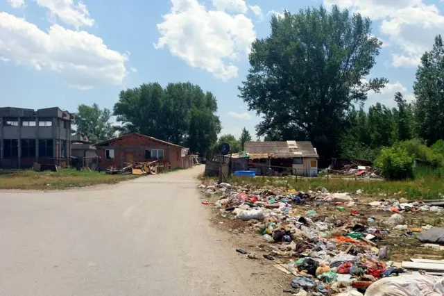 Carretera entre la autopista y Krnjaca, Serbia.