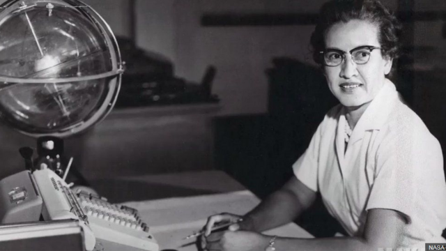 แคเทอรีน จอห์นสัน ในปี 1962 เธอเป็นนักคณิตศาสตร์ขององค์การนาซานานถึง 33 ปี
