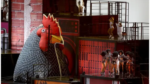 Gösteride yer alan dansçılar.