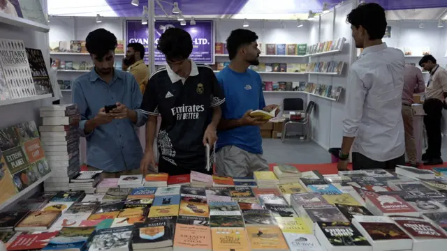 کشمیر میں کتب میلہ