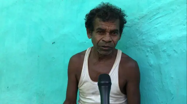 चरकू बेदिया का 25 साल का बेटा अनिल बेदिया भी टनल में फंसा हुआ है. 