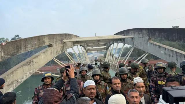 খালেদা জিয়ার দাফনকে কেন্দ্র করে কড়া নিরাপত্তামূলক ব্যবস্থা নেওয়া হয়েছে