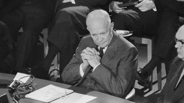 আমেরিকারৎকালীন প্রেসিডেন্ট ডোয়াইট আইজেনহাওয়া