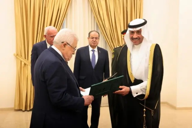 سفير السعودية لدى فلسطين يلتقي الرئيس الفلسطيني في رام الله