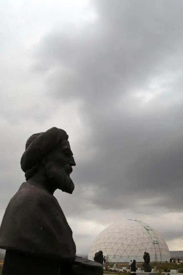 ગ્યાસુદ્દીન બલબન, ગુલામ વંશ, દિલ્હી સલ્તનના સુલતાન, ગ્યાસુદ્દીન બલબન કોણ હતા, ગ્યાસુદ્દીન બલબનનો કાર્યકાળ, ગ્યાસુદ્દીન બલબનની સિદ્ધિઓ, બીબીસી ગુજરાતી 