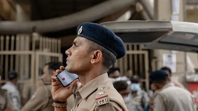 અમદાવાદ, શાળાઓમાં બોમ્બની ધમકી, ક્રાઇમ બ્રાન્ચ, બોમ્બ સ્ક્વોડ, ફોરેન્સિક વિભાગ, બીબીસી ગુજરાતી