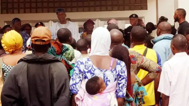 Aworan Soun atawọn araalu Ogbomoso