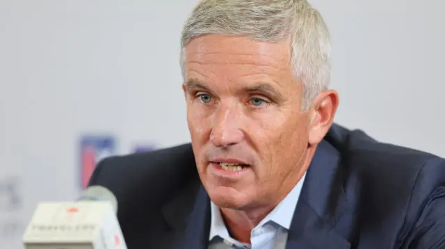 از جی موناهان، رئیس انجمن گلف بازان حرفهای، خواسته شده تا استعفا کند