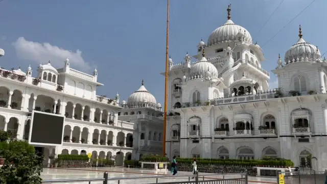 पटना साहिब गुरुद्वारा इस इलाक़े की सबसे बड़ी पहचान है.