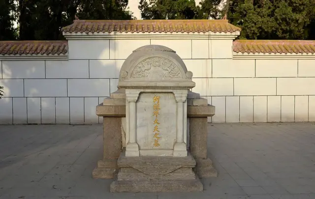 डॉ. द्वारकानाथ कोटणीस यांचं चीनमधील स्मारक