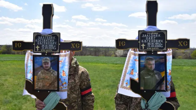 два хрести із фото 