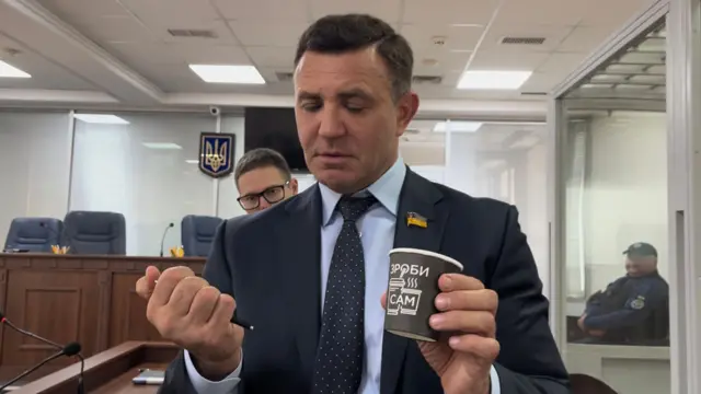 Микола Тищенко і той самий стаканчик із написом "Зроби сам"