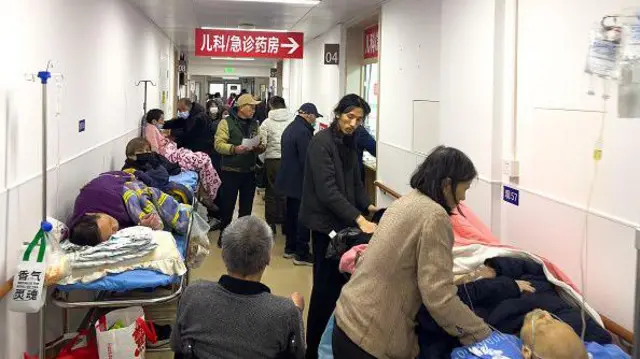 চীনের হাসপাতালগুলোয় মানুষের উপচেপড়া ভিড়