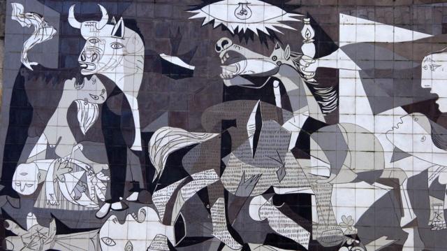 جدارية للوحة بيكاسو غيرنيكا