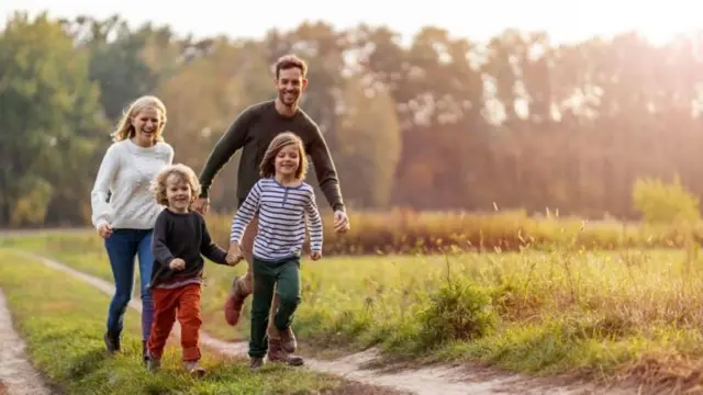 Chavua inaweza kushikamana na nyayo za viatu na mizio kuwa mbaya zaidi ikiwa utavaa viatu vile vile ndani ya nyumba.