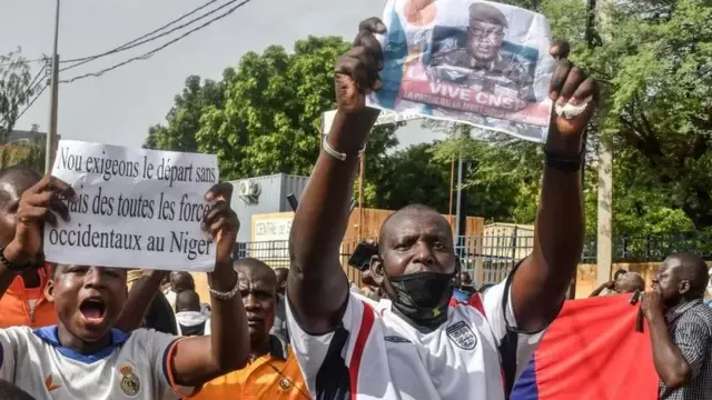 Maelfu ya watu wamekusanyika wakiunga mkono mapinguzi ya Niger, mji mkuu Niamey