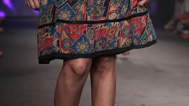 कम कपड़ों में महला