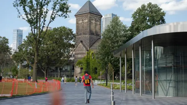 ਯੁਨੀਵਰਸਿਟੀ ਆਫ਼ ਟੋਰਾਂਟੋ ਦੀ ਇੱਕ ਤਸਵੀਰ