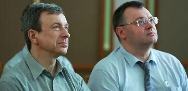 Anatoly Gubanov (à gauche)