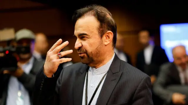 رضا نجفی، نماینده ایران در آژانس گفته واکنش کشورش به قطعنامه احتمالی شورای حکام «بسیار کوبنده» خواهد بود