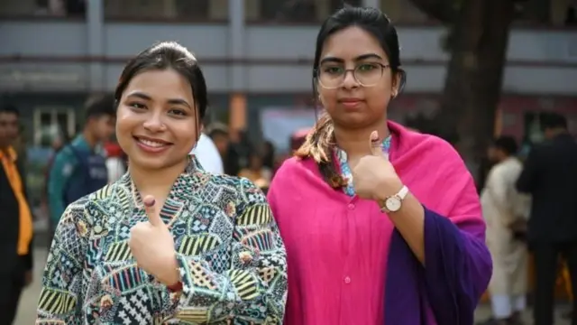 আগের একটি নির্বাচনে ভোট শেষে দুইজন নারী ভোটার