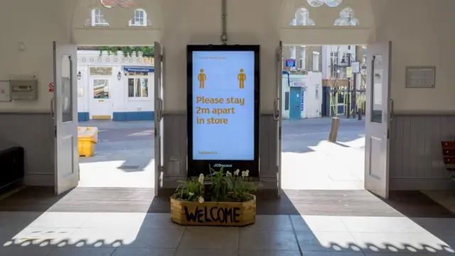 为了打击虚假信息，尽可能简单地陈述事实很重要。