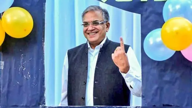 ज्ञानेश कुमार हे 1988 च्या बॅचचे केरळ केडरचे निवृत्त आयएएस अधिकारी आहेत.