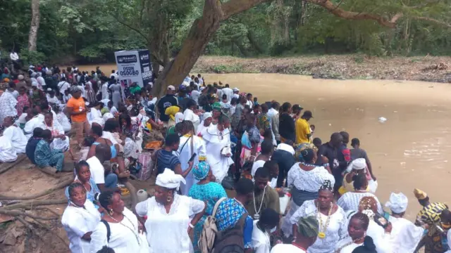 Awọn eeyan leti odo Ọṣun nibi ọdun Ọṣun oṣogbo 