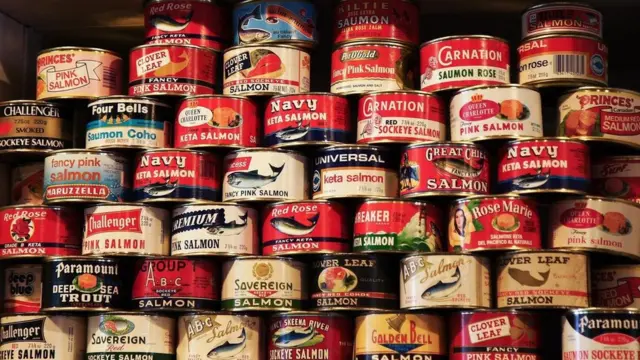 يمثل صيد السلمون رافدا رئيسيا لاقتصاد الشمال الغربي للمحيط الهادئ