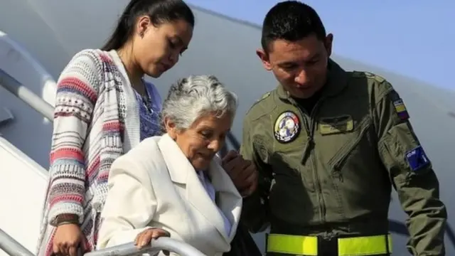 FARC'ın kaçırıp öldürdüğü insanların yakınları