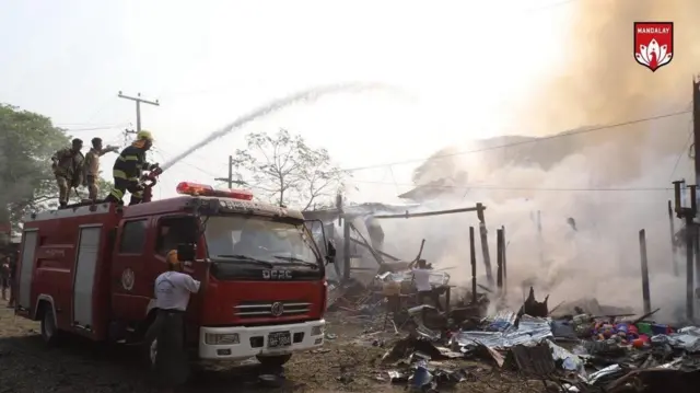 မတ် ၁၄ ရက်က စဉ့်ကူးမြို့၊ လက်ပံလှကျေးရွာ လေကြောင်းတိုက်ခိုက်ခံရပြီးနောက် တွေ့ရတဲ့မြင်ကွင်း