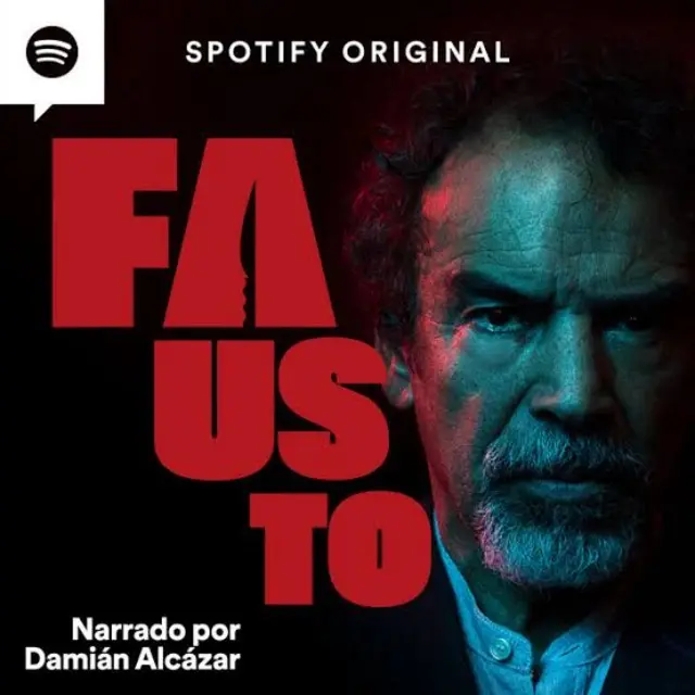 Portada del podcast de Spotify Fausto, cuyo nombre está escrito con grandes letras rojas y puede verse el rostro del actor Damián Alcázar, narrador del pódcast. Alcázar mira serio a la cámara, con el ceño fruncido y tiene bigote y perilla. 