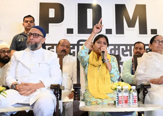 ओवैसी के साथ आई अपना दल कमेरावादी