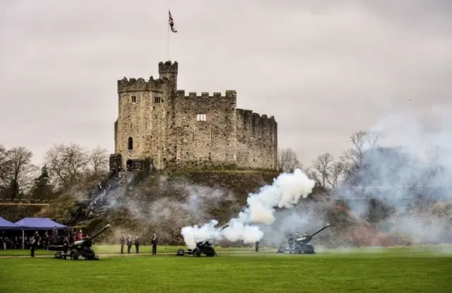 सी ट्रूप्स 211 बैटरी के सदस्य