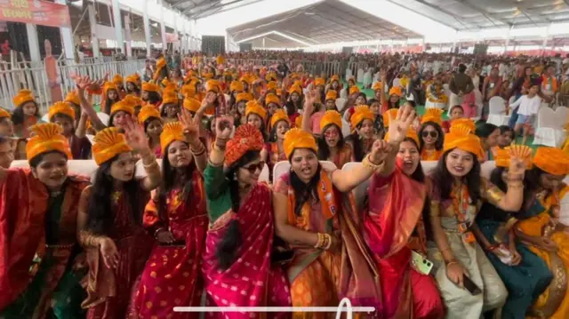 औरंगाबाद की जनसभा में पीएम नरेंद्र मोदी की जनसभा में आई महिलाएं