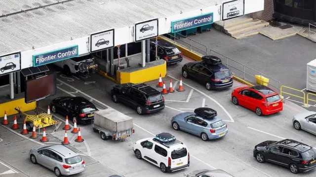 dover'da araç kuyruğu 