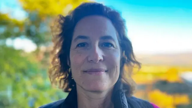 लेबनॉन इस्रायलच्या सीमेवरच्या गावातून हिजबुल्लाह पुन्हा संघटनेची उभारणी करेल याची काळजी रोना वॅलेन्सी यांना वाटते. 