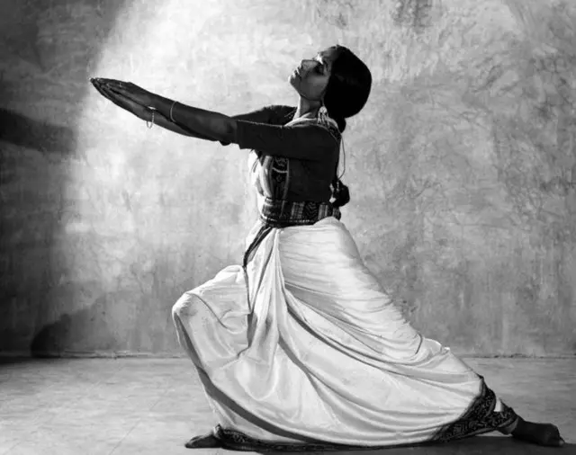 1971 में एक प्रस्तुति देतीं कुमुदिनीबेन 