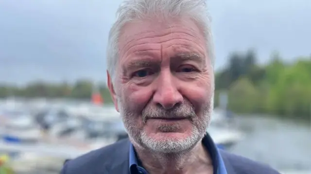 Джон Макдугал, якому зараз 75 років