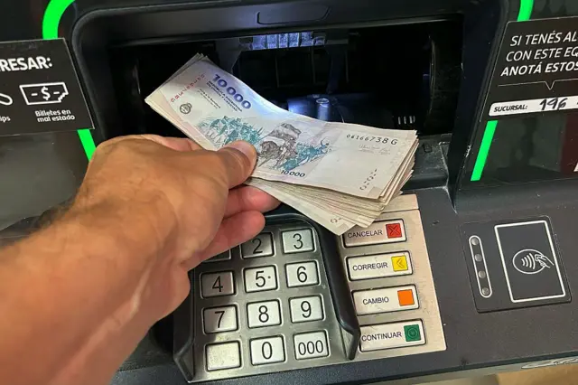 Los precios aumentan más que los sueldos en Argentina.