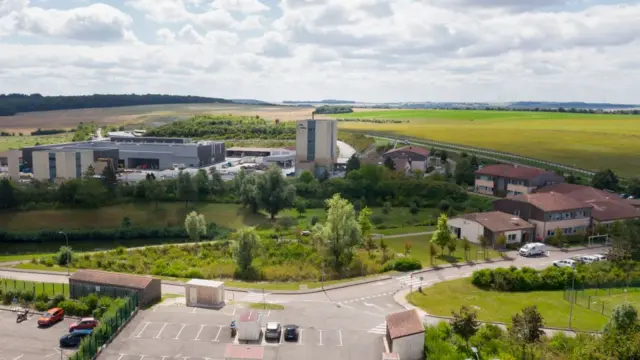 El exterior del sitio de depósito de desechos de Meuse, Francia