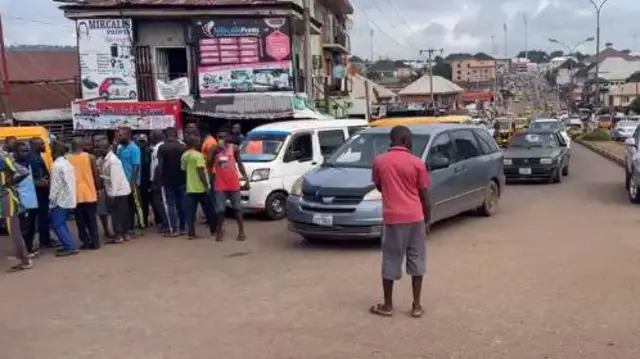 Ụfọdụ ndị ọkwọ ụgbọala mere ngagharịiwe maka ọnụego mmanụ ụgbọala